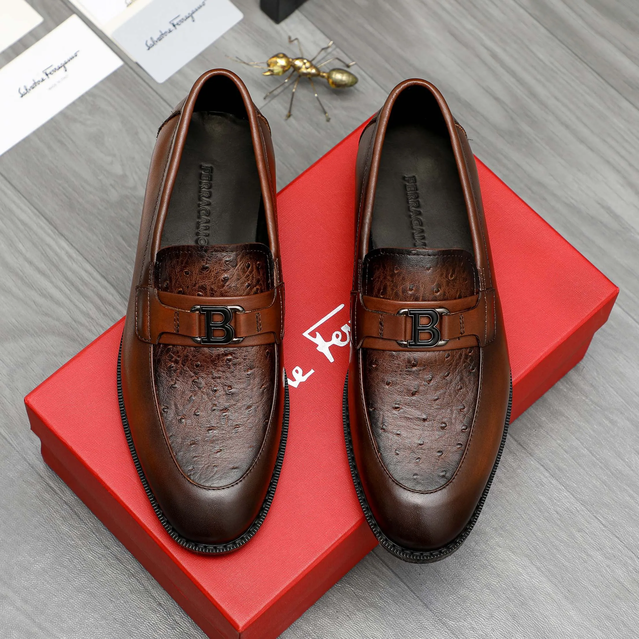 Men's shoes 💰540 Product trademark: Ferragamo "Ferragamo" business casual slip-on leather shoes Regular size: 39-45 (45. Customized, non-returnable) Product materials: Selected color-brushed ostrich pattern cowhide upper, cowhide lining, original outsole